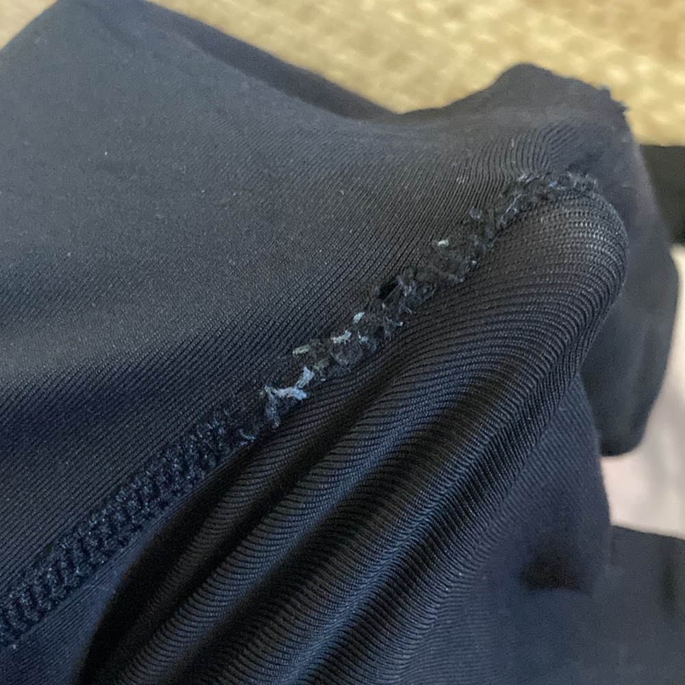 Lulu lemon black leggings size 2 - Picture 7 of 8
